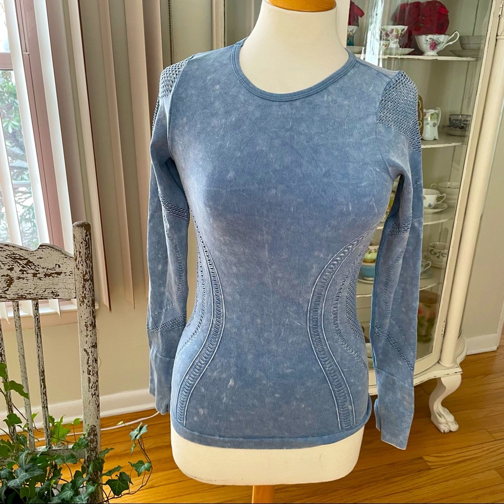 Halara fitted workout top with cutouts